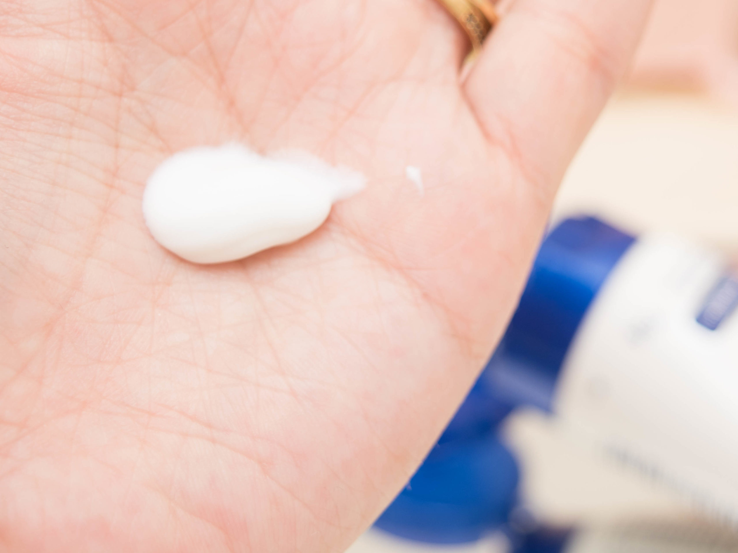 Resenha Creme para as Mãos Antiidade da Nivea_textura